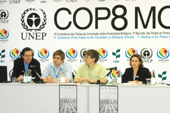 Na foto da esq. para a dir.: Christoph Thies do Greenpeace da Alemanha, Alexey Yaroshenkov do Greenpeace da Russia, Callun Roberts do Greenpeace da Inglaterra e Karen Sack do Greenpeace da Africa do Sul.